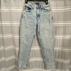 ABERCROMBIE & FITCH / Curve Love High Rise Mom Jean Acid Washed Size 27/4R